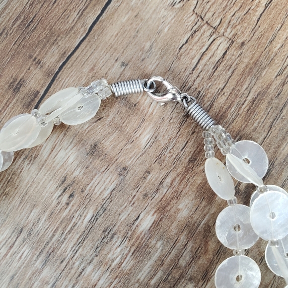 ⭐2/$20 Delicate white shell necklace - Picture 5 of 5